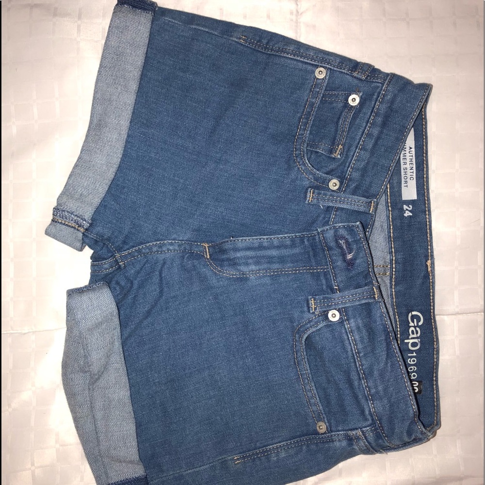 Mid-rise shorts